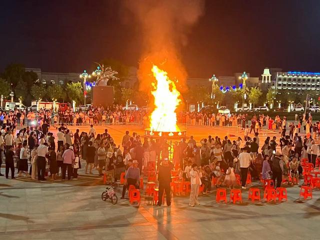周周乐添彩文化生活 广场活动点亮幸福夏夜—阿克塞县财政局“夏韵塞外·音乐篝火季”广场周周乐活动精彩纷呈