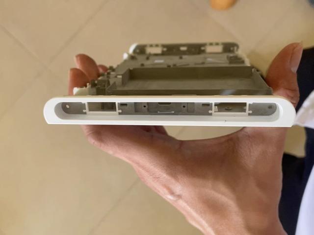 任天堂Switch 2 OLED版中框疑似流出：未来或将与大家见面