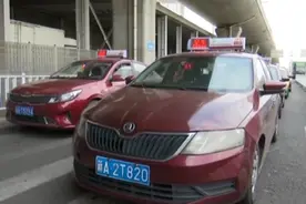 乌鲁木齐站优化交通 提升通行效率图片