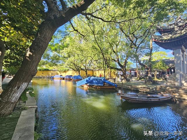 水乡周庄的古石桥，横亘数百年，来往数百年，溪流数百年