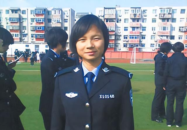 98年特大洪水，那个紧抱大树9小时的7岁女孩	，如今已经当官了