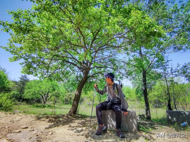 《太行山徒步记：从西走到南》免费的挂壁公路，悠悠然的崖边行走
