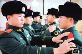 新兵授衔图片