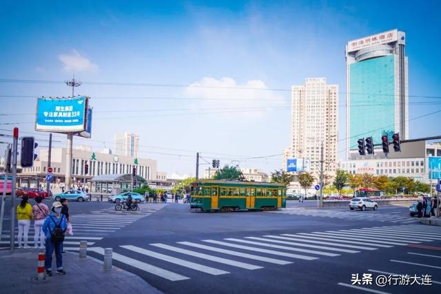 坐上201路老式有轨电车，慢游大连旧时光