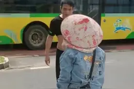 包好槟榔嫌贵不买 男子嘲讽摊主“一辈子买不起这台车” 律师：双方都有错图片