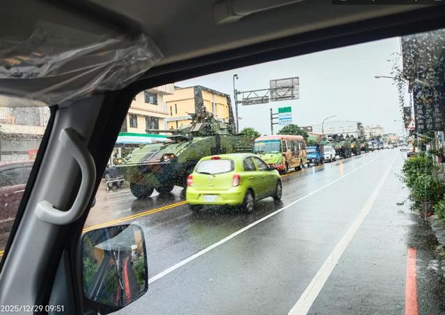 特朗普终于回应了，想一句话就镇住场子，解放军离登岛只差一步！