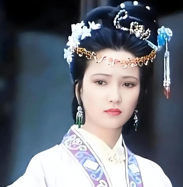 告别仪式当天，何晴生前担心的事还是发生，许亚军的话有人信了