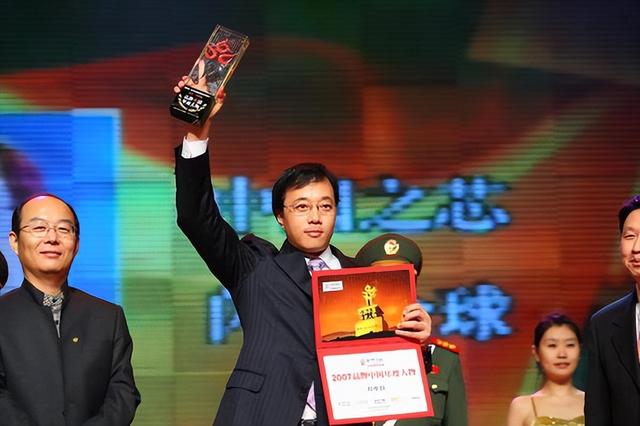 反手掐美脖子！“芯片之父”太给力！弃美归国，研发成果堪比核武