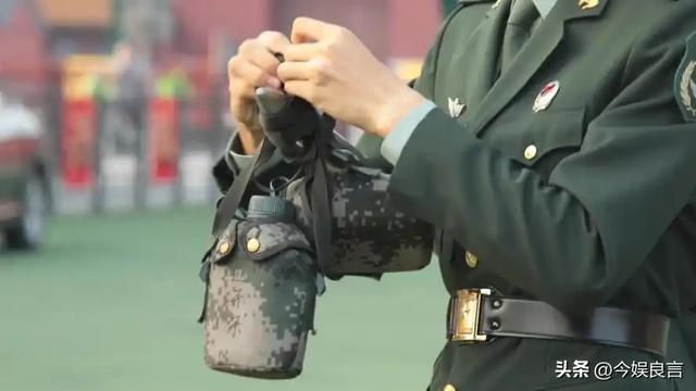 最帅升旗手张自轩大婚不到24小时，荒唐一幕出现，新娘受无妄之灾