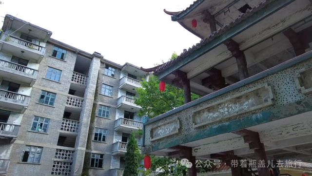 贵州大山中的“鬼城”，繁华热闹堪比县城，20年前为何上万人搬离