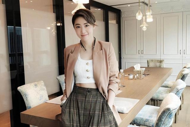 恭喜！50岁香港知名女星突然宣布结婚，已做好准备不介意当后妈