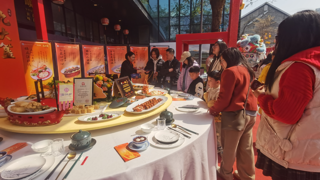 外地游客感受顺德浓浓年味