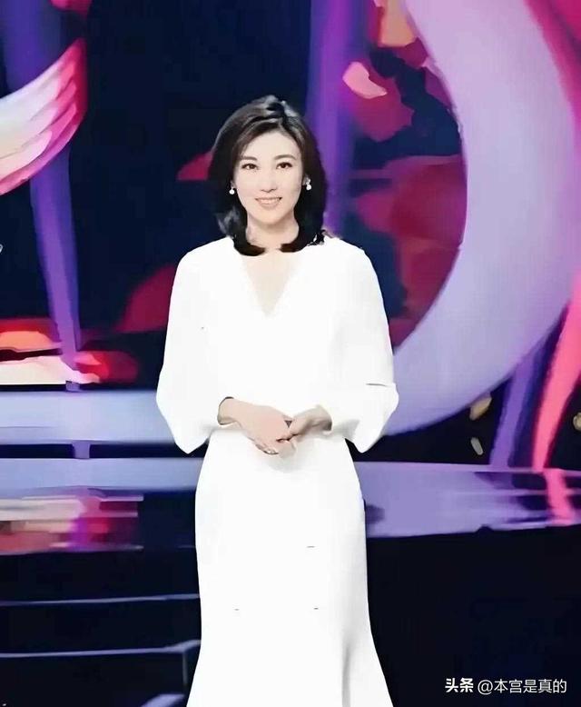 有人说，她是央视镇台之宝，也是央视第一美人，我想说周涛呢