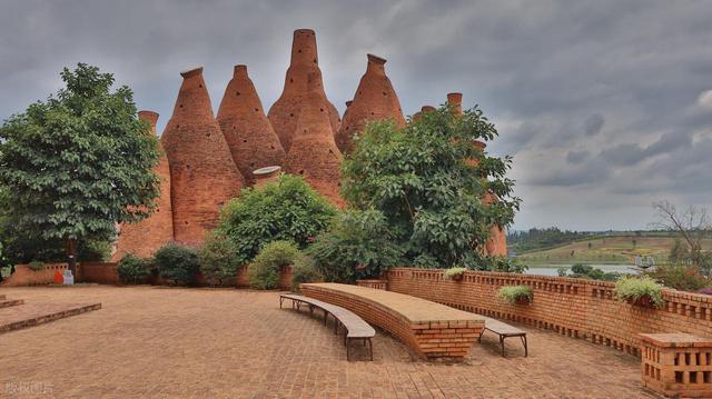 最适合春节旅行的6座小城，游人不多，年味十足，带着家人出发吧