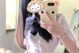 jk美女，在家展现妖娆动作，大白腿，美腿控，细白腿，激情四射图片