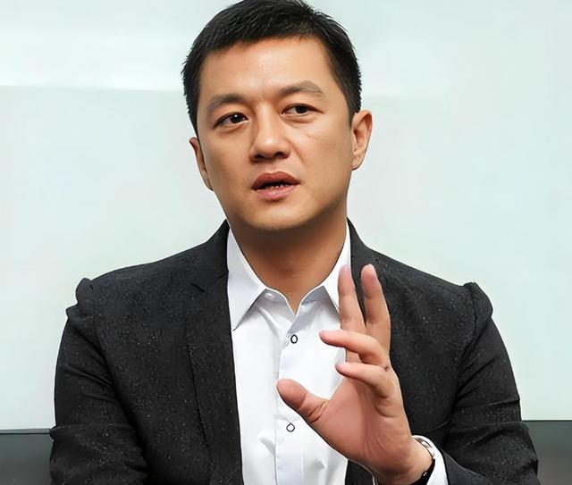 李亚鹏事件再升级！房东助理揭内情，暗指忘恩负义，当地居民发声