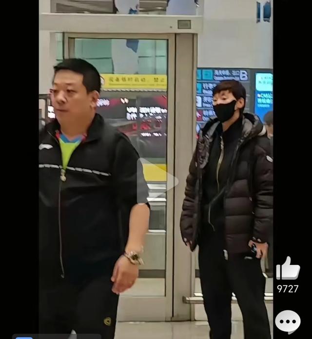 王曼昱最新消息！已抵达北京治疗肩伤	，省队恩师亲自陪同