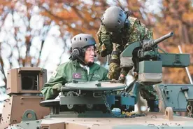 岸田彻底不装了，一旦台海战事爆发，日本立即撤离琉球群岛12万人图片