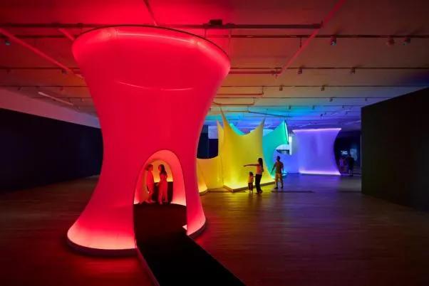 西九文化区展览焕新，为大湾区观众带来丰富艺术与海滨体验