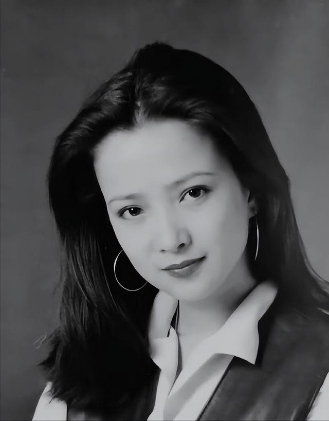 名气再大也没用！何晴晚年生活拮据,唯一房子留给儿子,一事成遗憾