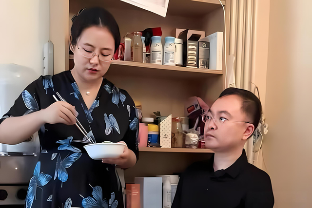 蔡磊妻子不再隐瞒！自曝如今“真实处境”，资金问题只是冰山一角
