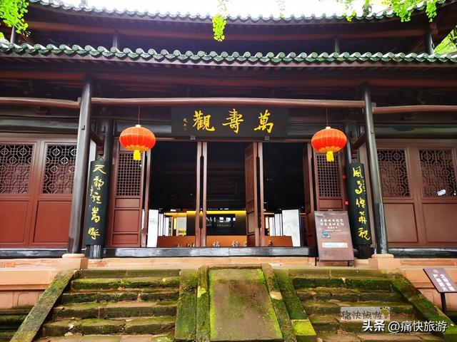雨中漫步乐山城
