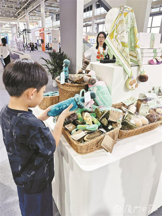 品鉴文创、集章打卡、VR探险......到文博会来场文旅奇遇！