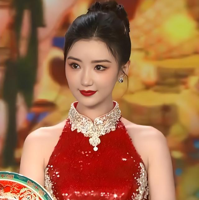 分手8年后，毛晓彤陈翔境遇大不相同，一个步步高升一个陷入低谷