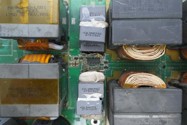 重达18斤的大块头，内部全是灰，麦格米特15kW充电模块拆解