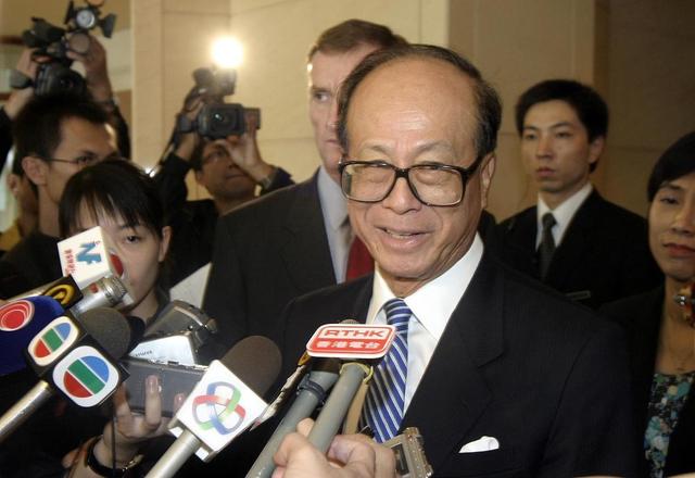 这次，现身九三阅兵的霍家，揭开李嘉诚仅剩的体面，霍震霆说对了