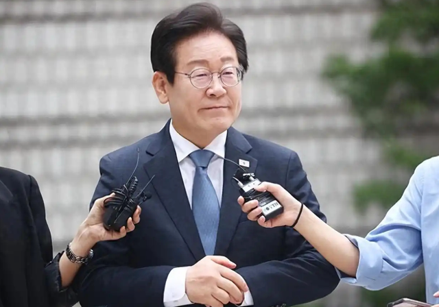 特朗普盛情邀请李在明一同访华，李在明欣然答应，是否会与普京一起见证中国大阅兵？