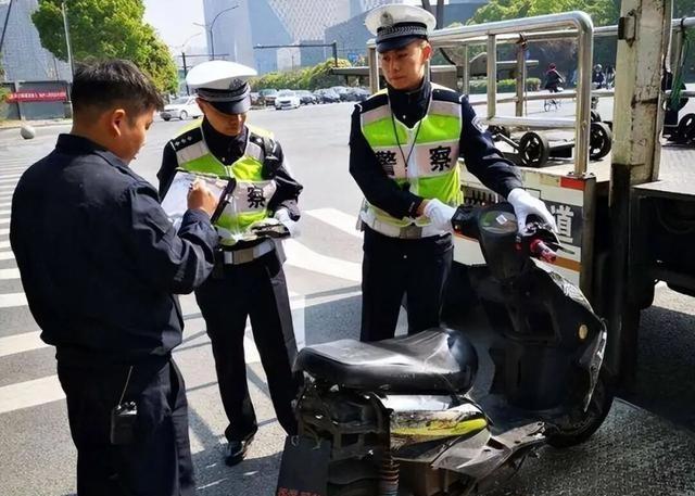 2月1日起，电动车、三轮车	、四轮车上路“3罚4禁	”新规！处罚明确
