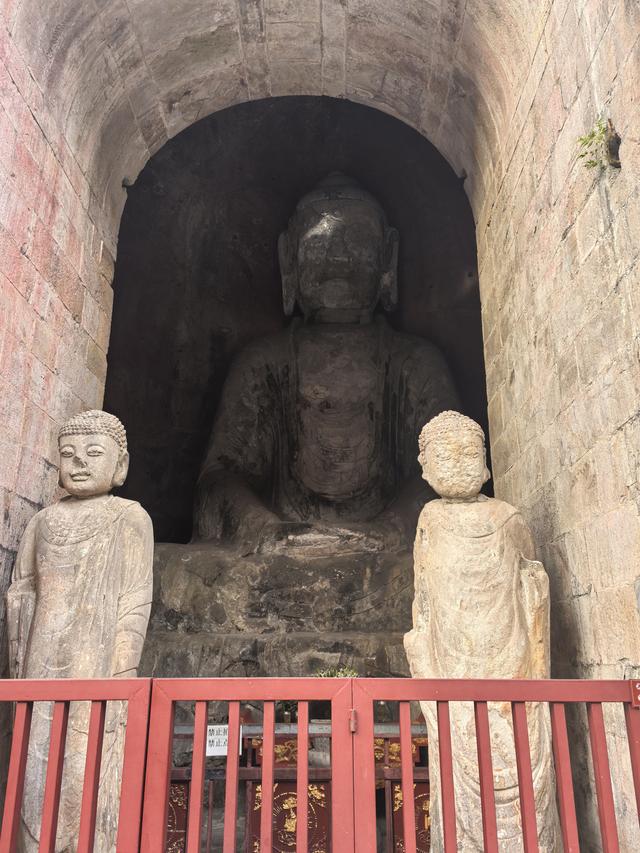 南京栖霞山一日徒步，游千年古刹，看漫山红叶