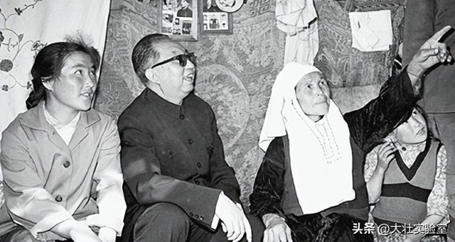 华国锋夫人韩芝俊有多美？1961年全家在长沙留影，30岁她端庄贤惠