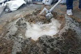 建筑工人为什么往水泥里加糖?这可不是浪费钱，原来是有这种功能图片