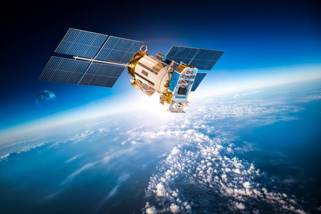 太空低轨黄金位置，70%被马斯克抢占，事关解放军未来，要抓紧了