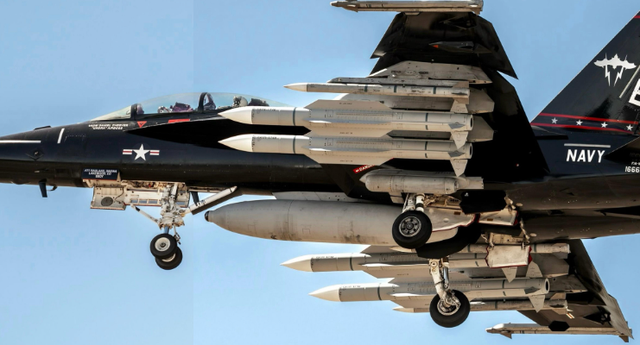 美军这波是"挽尊"？F/A-18E机炮"干掉"F-35B，军演视频藏深意