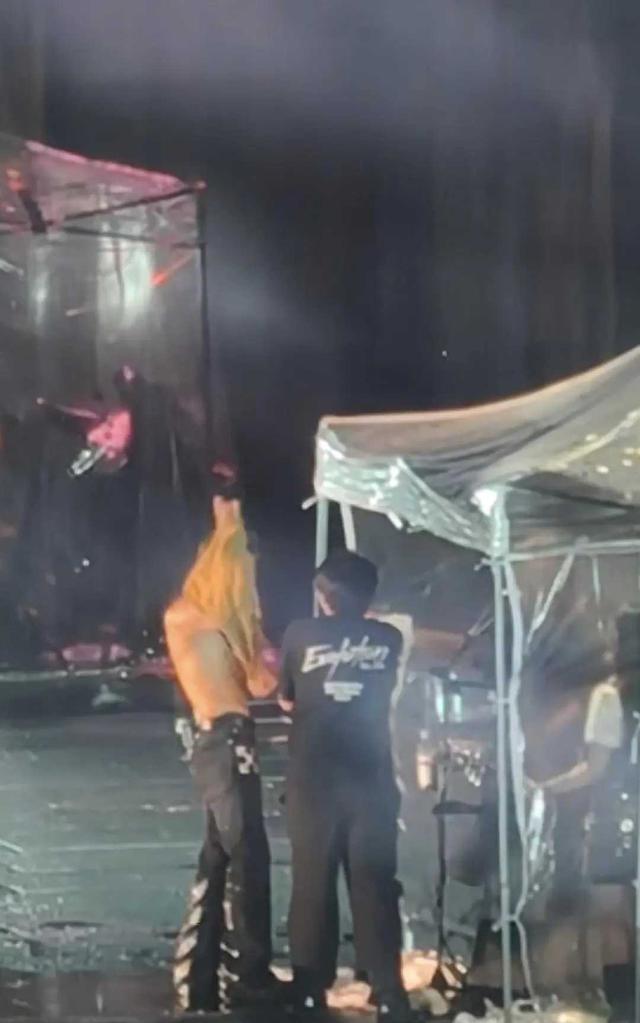 谢霆锋广州演唱会“封神”，张杰、周杰伦估计后槽牙都要咬碎了。