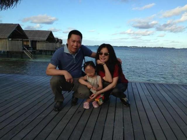 拔出萝卜带出泥！49岁赵薇近况被曝，原来圈内封杀只是冰山一角