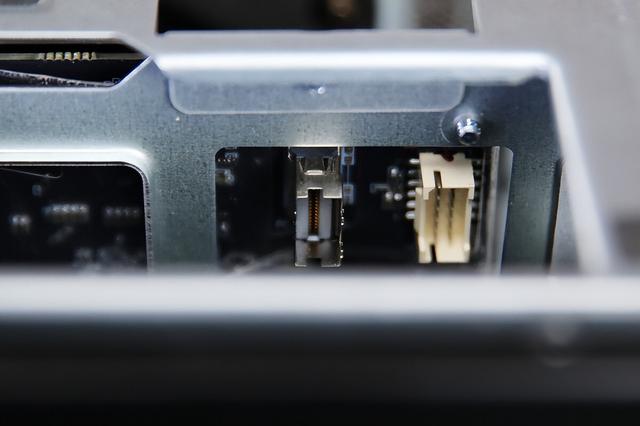 小巧强悍还静音 abee迷你液冷AI工作站评测：235B大模型流畅跑