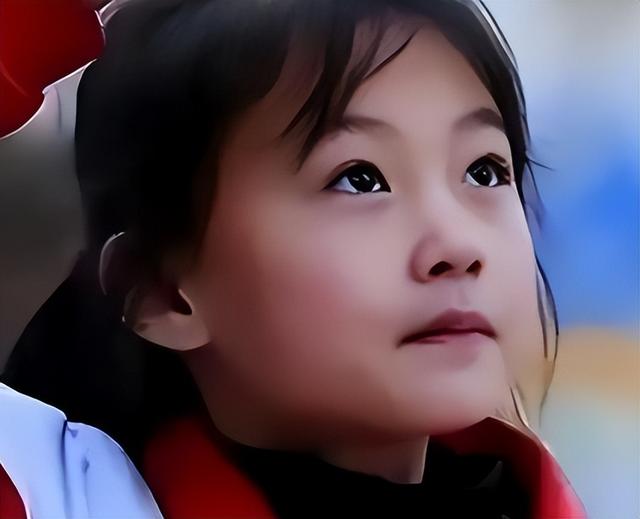 没钱还硬装？宁夏一笑成名拒绝百万签约的小女孩	，现在成了这样