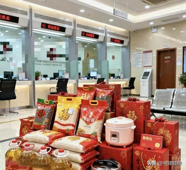 银行开门红杀疯了！提前3个月抢存款，送油送米背后全是血泪