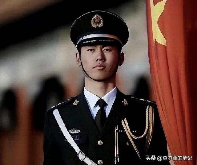 最帅升旗手张自轩大婚不到24小时，荒唐一幕出现	，新娘受无妄之灾