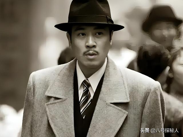 3岁丧父，吃姐姐奶水长大，成名后为8个哥姐买房，如今成全家骄傲