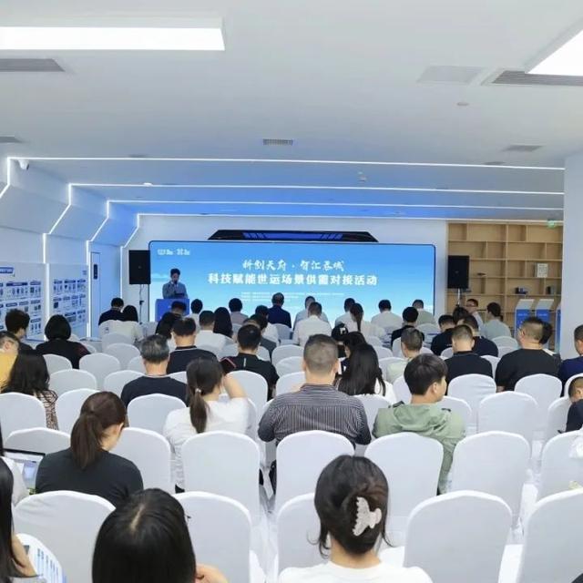 “厂牌”成都！蓉城机器人军团“出征”世界机器人大会，硬核科技产品首发！