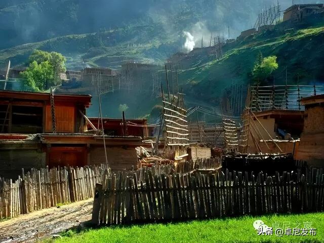 在江迭公路上，探秘百岁老人的长寿密码