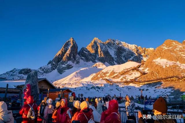 日照金山，太美了！
