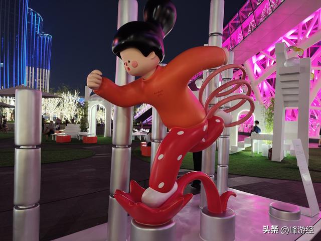 宜宾火车站遇见下腰女孩，美好的行程在欢乐的气氛中开启