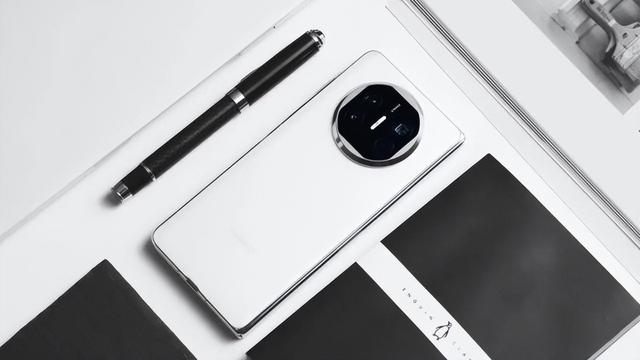 送礼新风向，华为Mate X5传递科技与品味