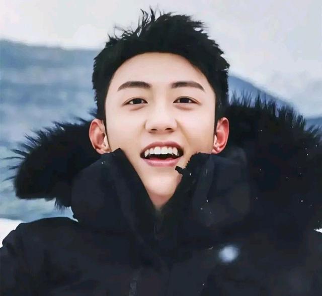 离婚8年	，一别两宽，如今的黄景瑜，已是王雨馨高攀不起的存在